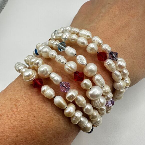 Genuine freshwater Pearls and crystal beaded, memory wire coil bracelet! - Picture 7 of 10